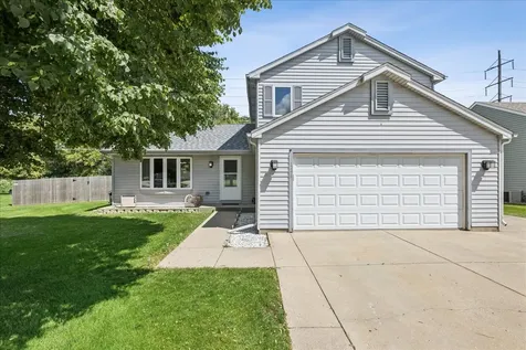 124 South Glenbrook Trail Mchenry IL 60050