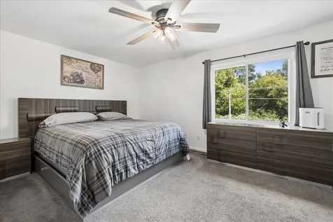 124 South Glenbrook Trail Mchenry IL 60050