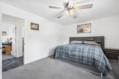 124 South Glenbrook Trail Mchenry IL 60050