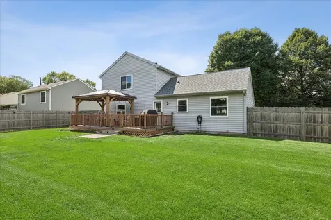 124 South Glenbrook Trail Mchenry IL 60050