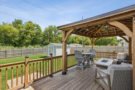 124 South Glenbrook Trail Mchenry IL 60050
