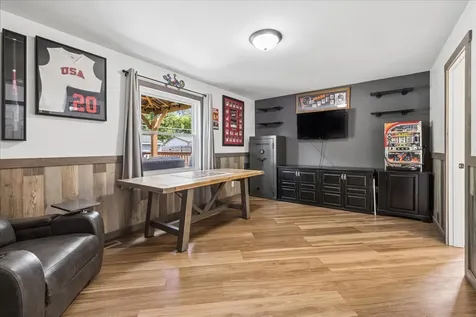 124 South Glenbrook Trail Mchenry IL 60050