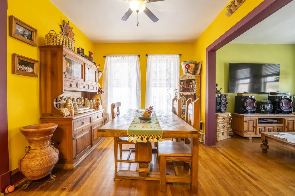 3383 North Milwaukee Avenue Chicago IL 60641