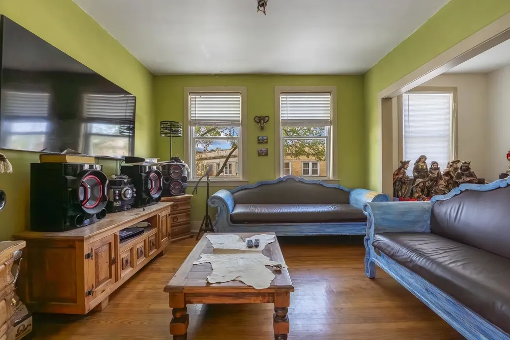 3383 North Milwaukee Avenue Chicago IL 60641