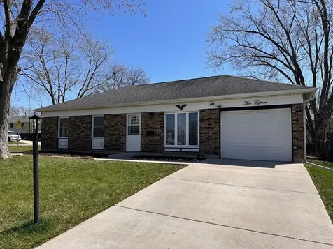 515 Freeman Avenue Streamwood IL 60107