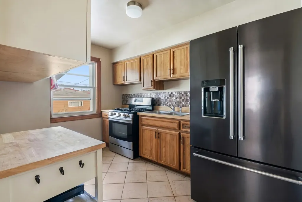 5129 South Menard Avenue Chicago IL 60638