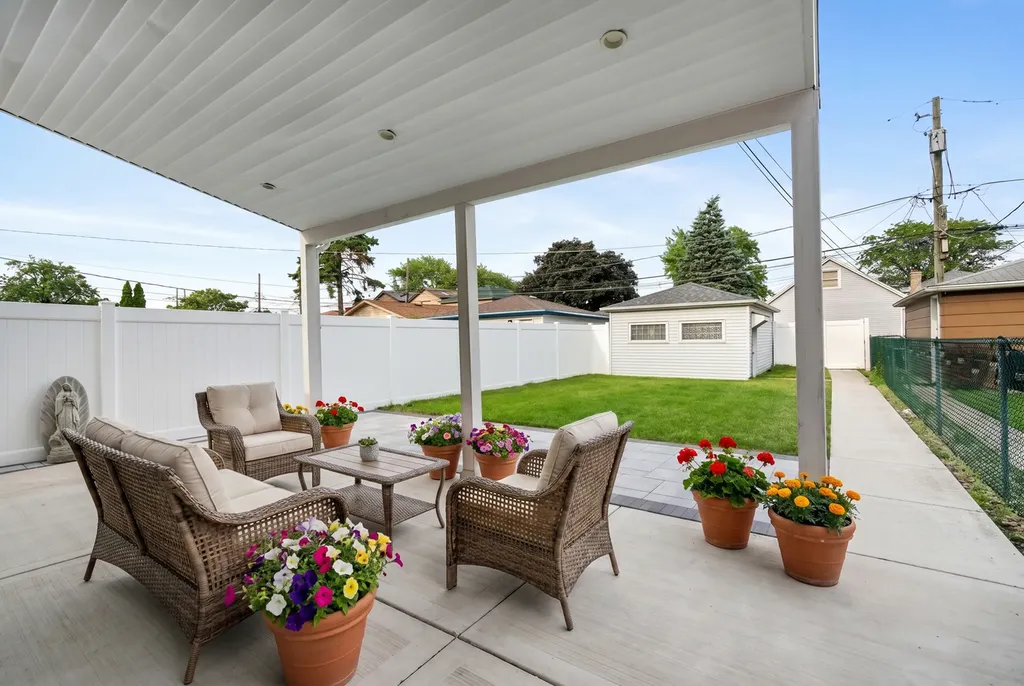 5129 South Menard Avenue Chicago IL 60638