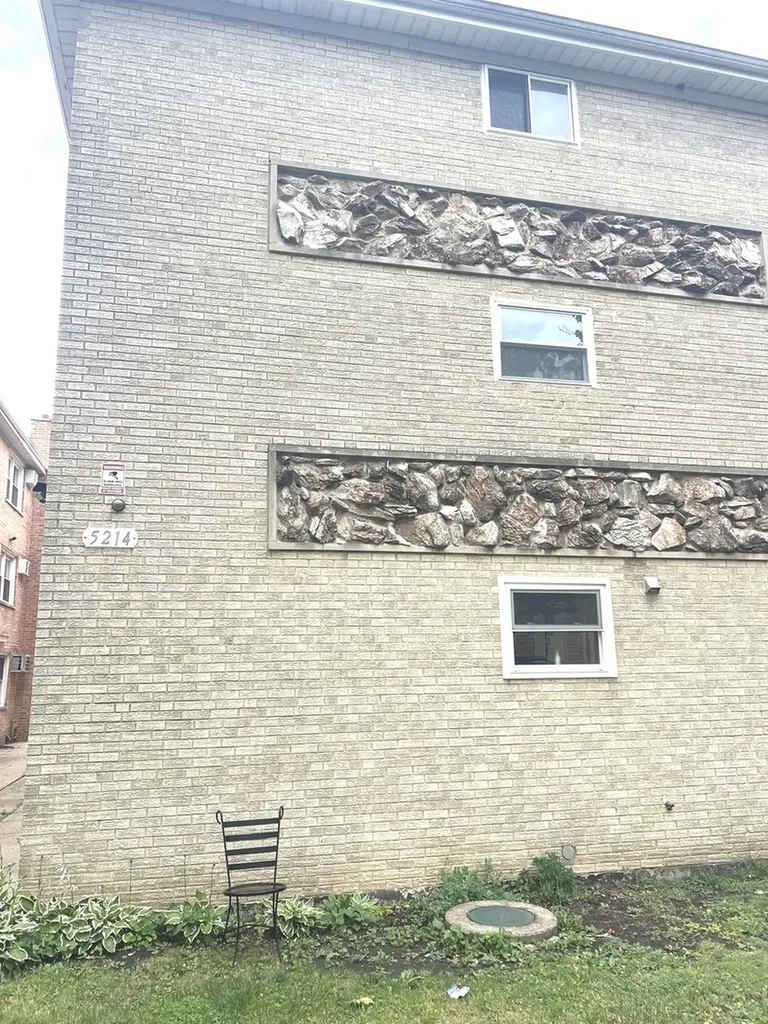 5214 North Potawatomie Avenue Chicago IL 60656