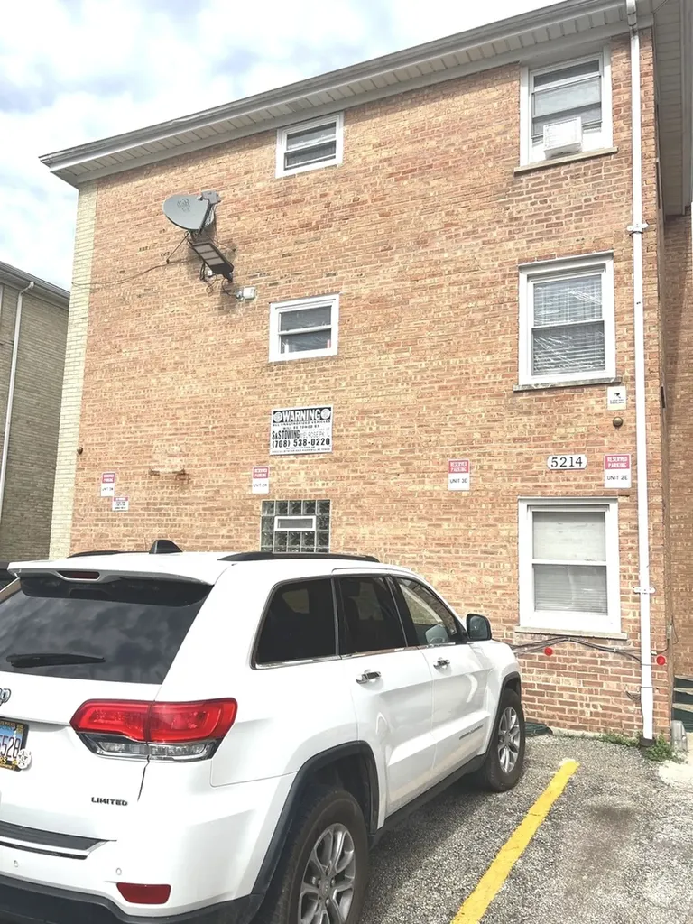 5214 North Potawatomie Avenue Chicago IL 60656