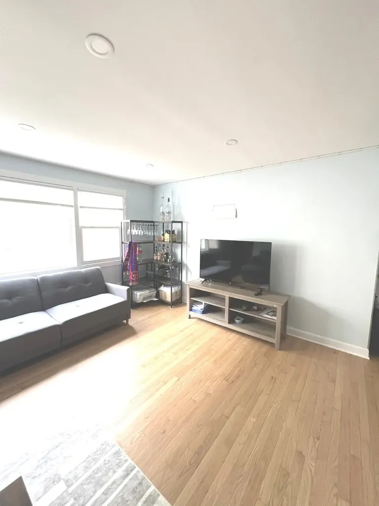 5214 North Potawatomie Avenue Chicago IL 60656