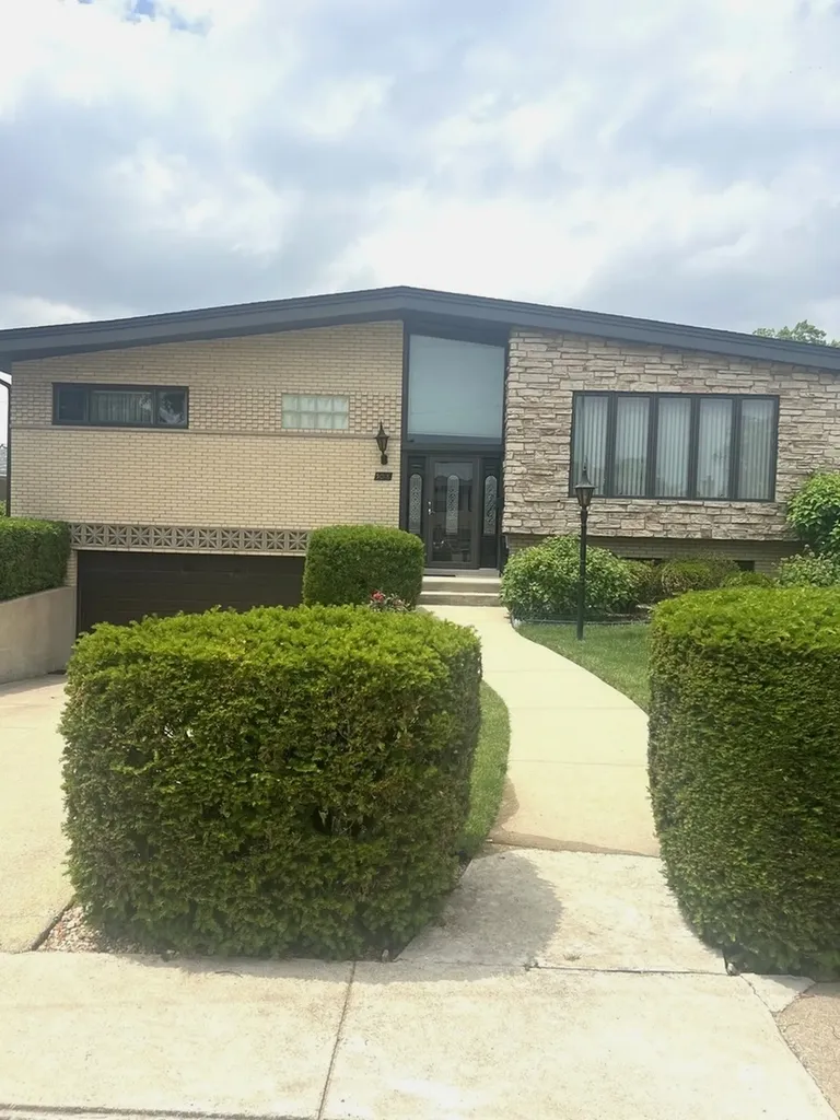5018 North Olympia Avenue Chicago IL 60656