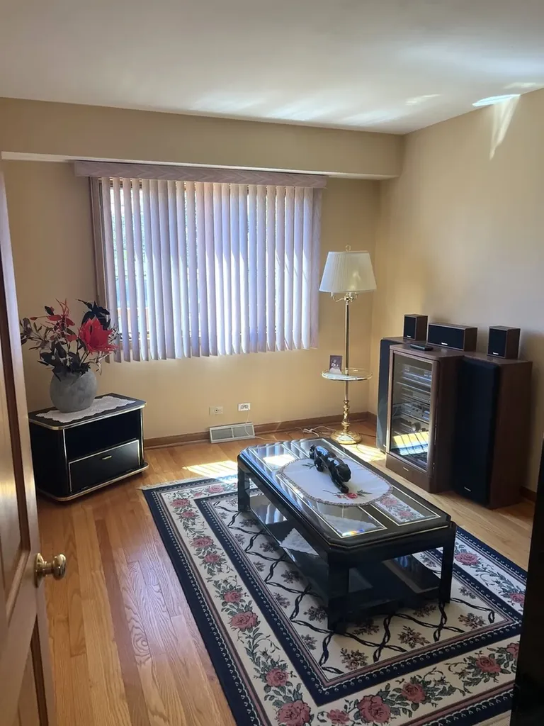 5018 North Olympia Avenue Chicago IL 60656