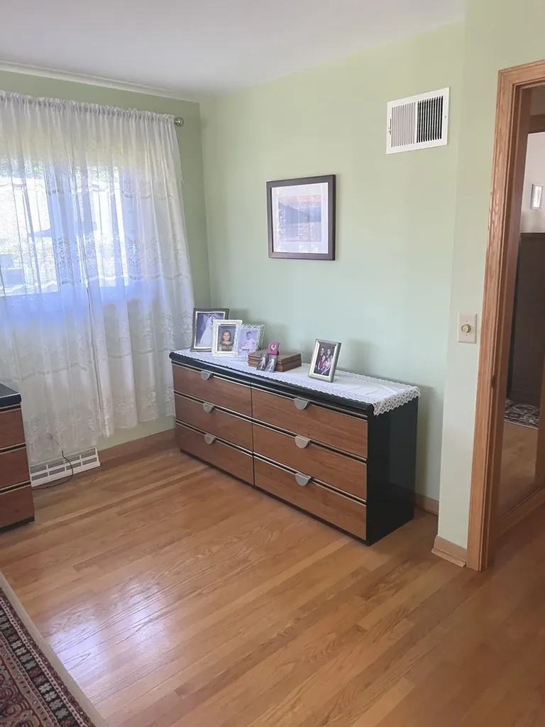 5018 North Olympia Avenue Chicago IL 60656