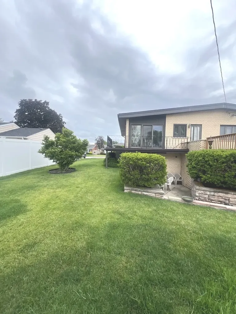 5018 North Olympia Avenue Chicago IL 60656
