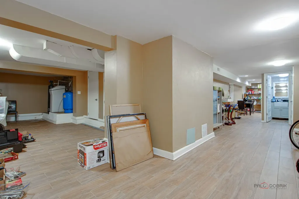 1210 South Lloyd Avenue Lombard IL 60148