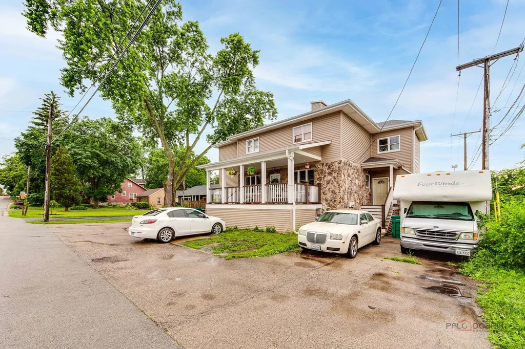 1210 South Lloyd Avenue Lombard IL 60148