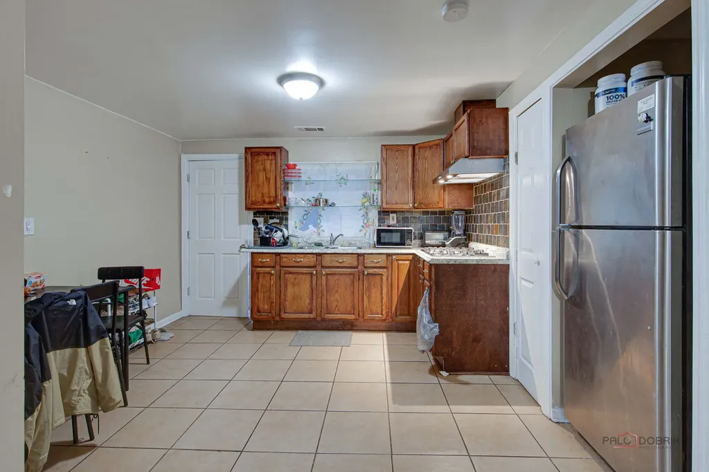1210 South Lloyd Avenue Lombard IL 60148