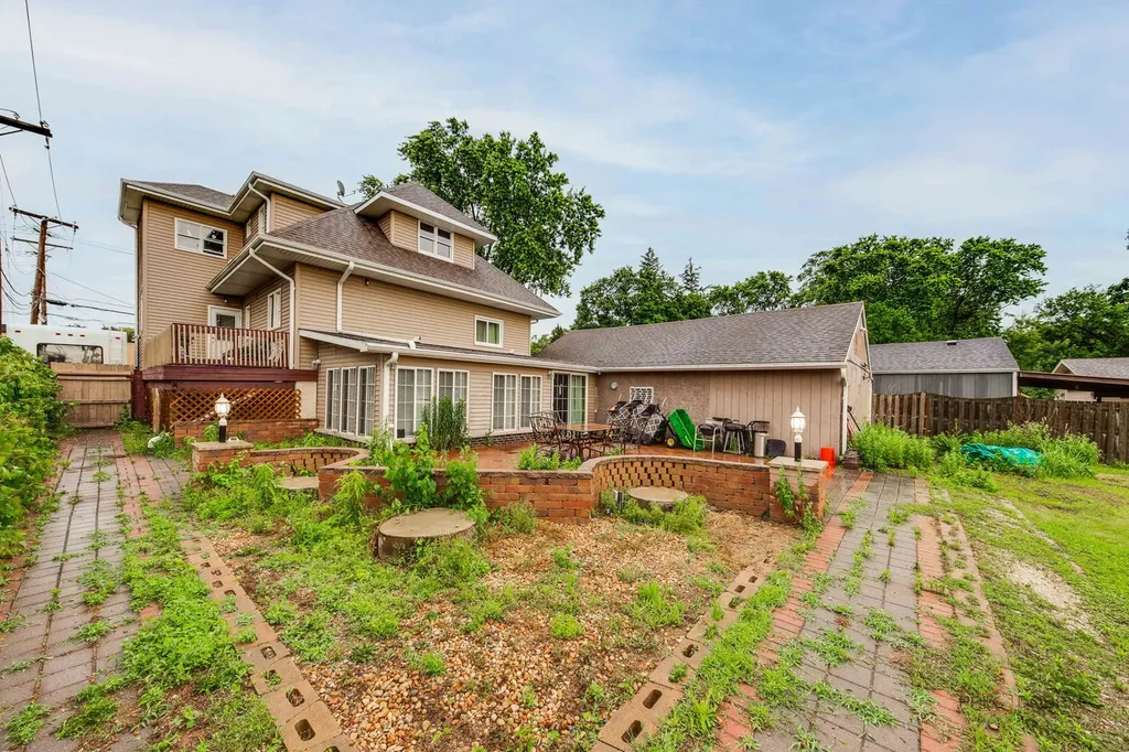 1210 South Lloyd Avenue Lombard IL 60148