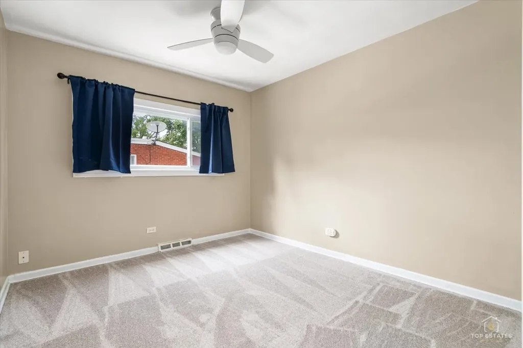 402 North Douglas Avenue Villa Park IL 60181