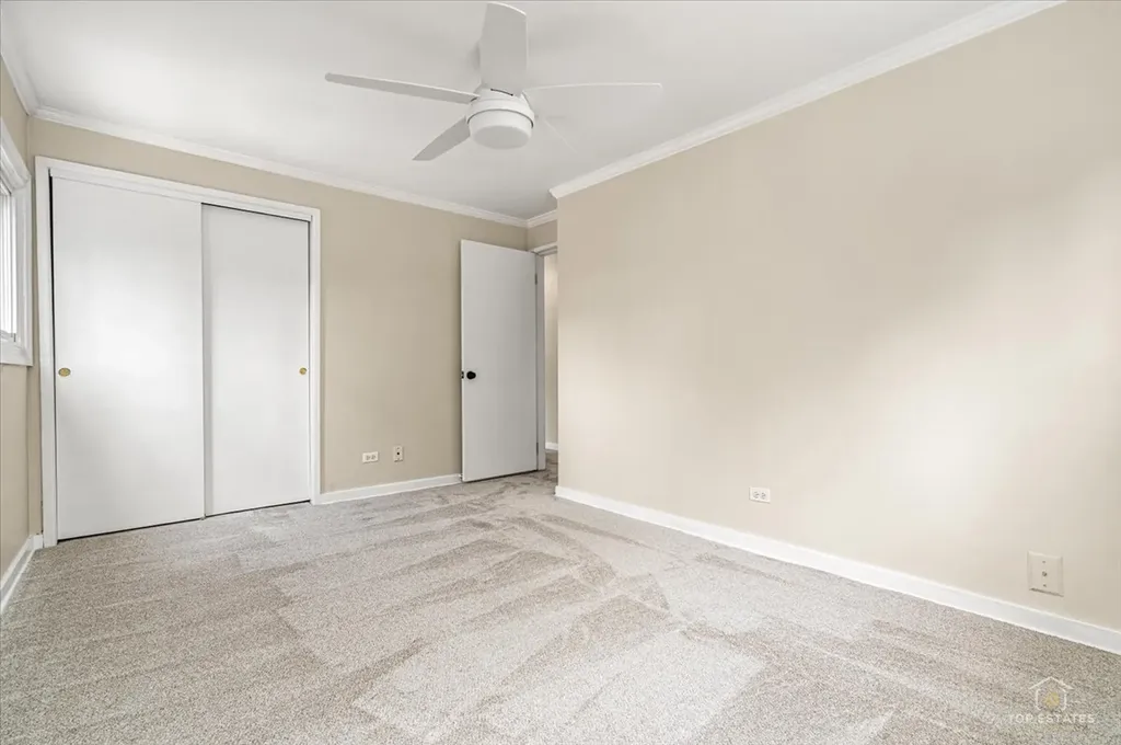 402 North Douglas Avenue Villa Park IL 60181