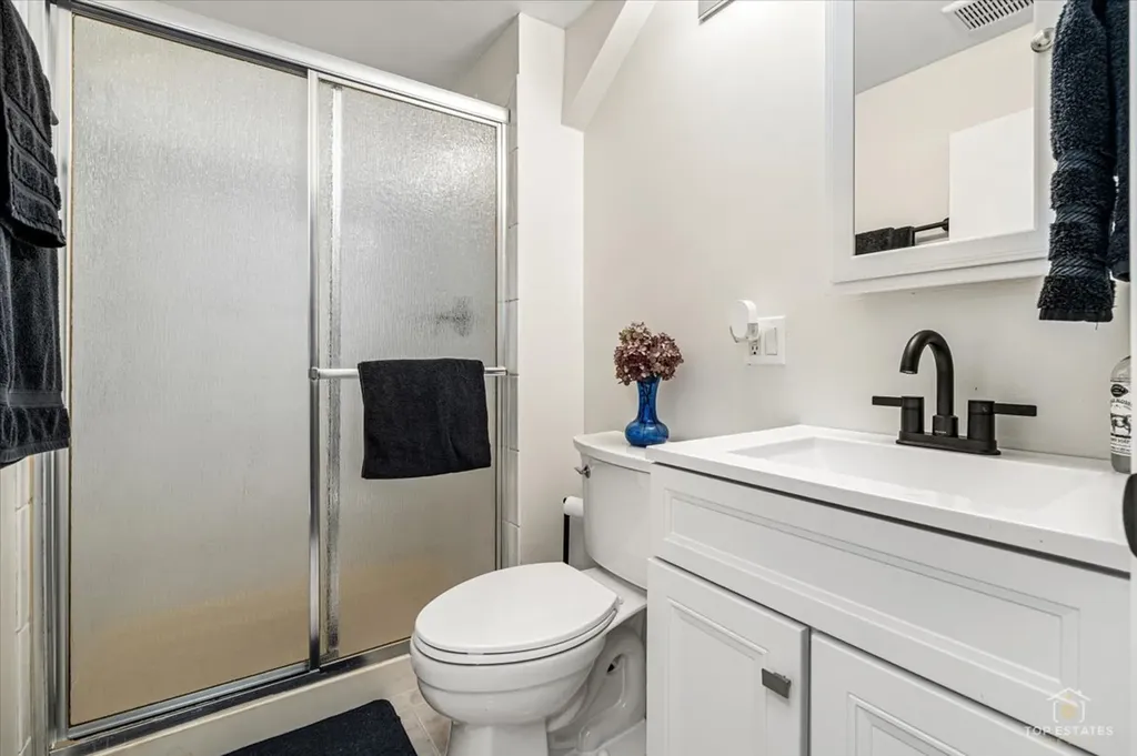 402 North Douglas Avenue Villa Park IL 60181