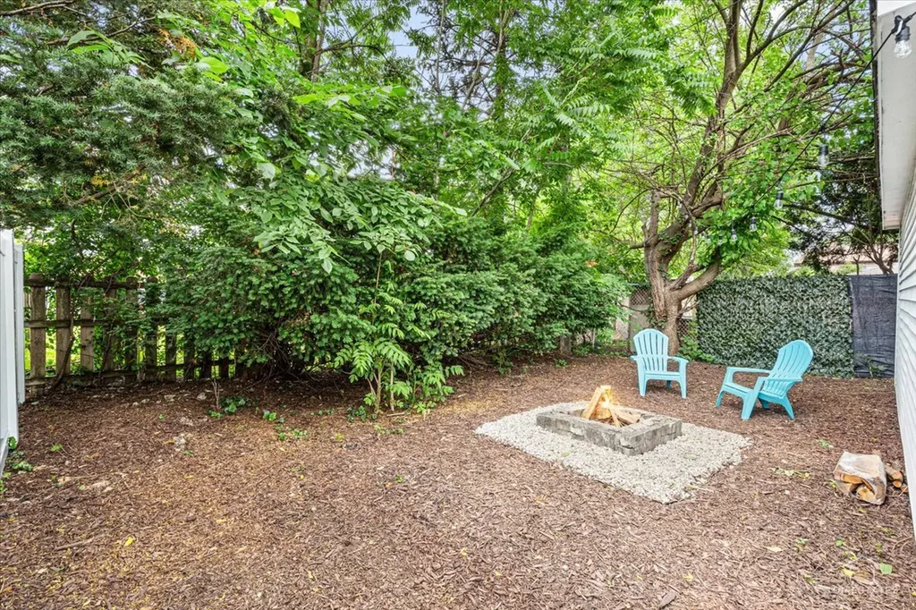 402 North Douglas Avenue Villa Park IL 60181