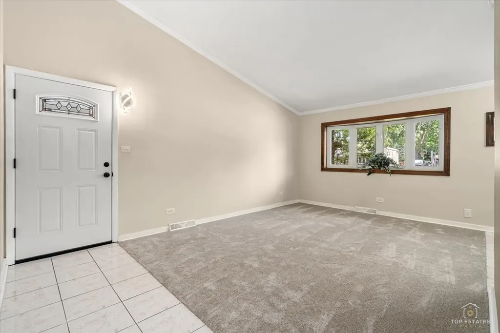 402 North Douglas Avenue Villa Park IL 60181