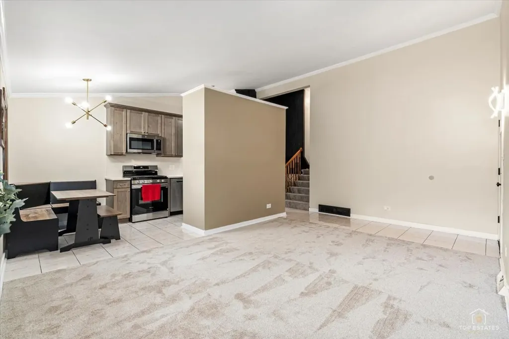 402 North Douglas Avenue Villa Park IL 60181