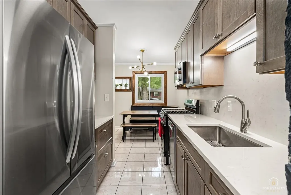 402 North Douglas Avenue Villa Park IL 60181
