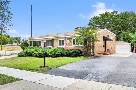 402 North Douglas Avenue Villa Park IL 60181