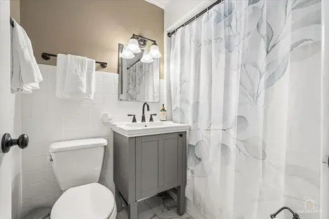 402 North Douglas Avenue Villa Park IL 60181