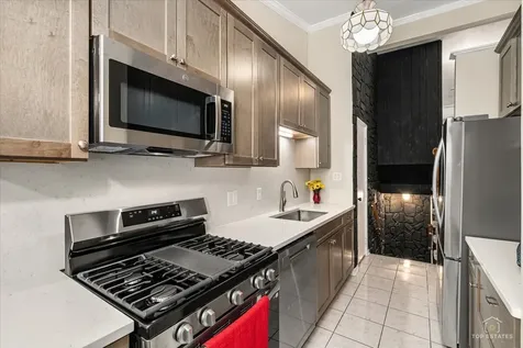 402 North Douglas Avenue Villa Park IL 60181
