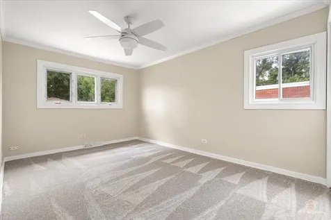 402 North Douglas Avenue Villa Park IL 60181