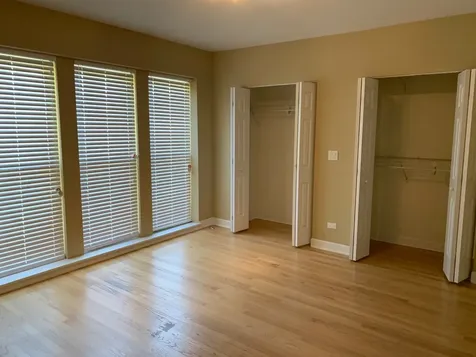 7406 North Damen Avenue Chicago IL 60645