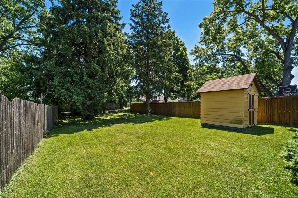 910 Pearl Street Aurora IL 60505