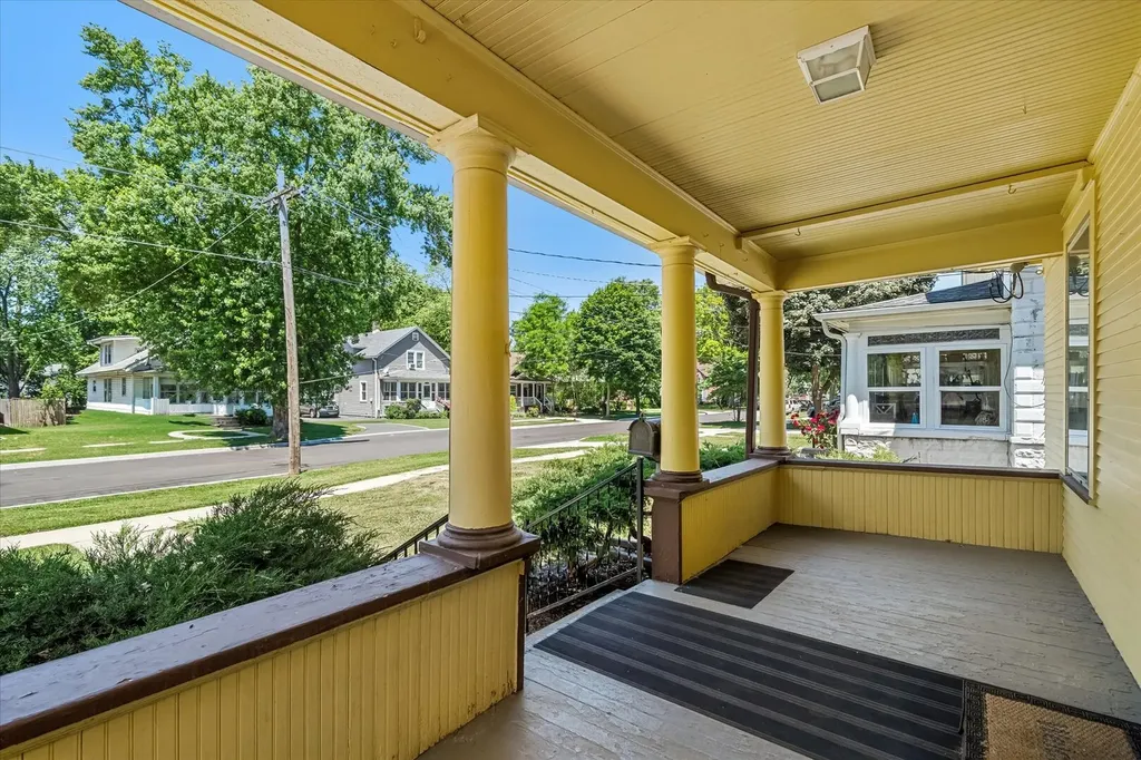 910 Pearl Street Aurora IL 60505