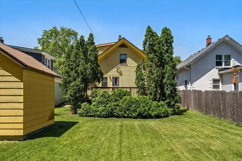 910 Pearl Street Aurora IL 60505