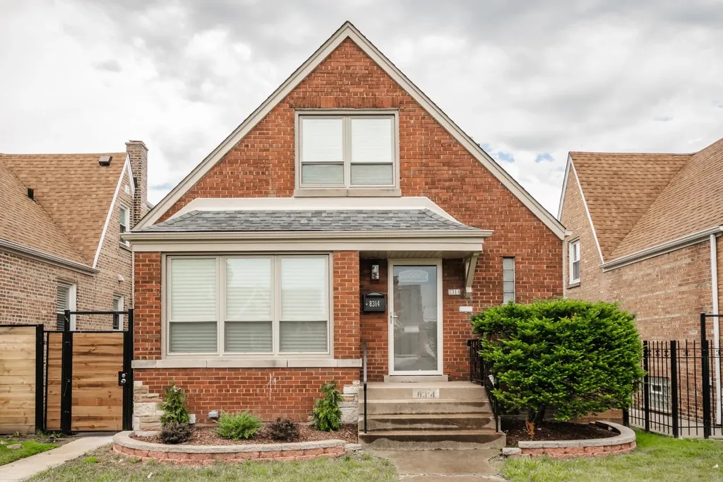 8314 South Calumet Avenue Chicago IL 60619