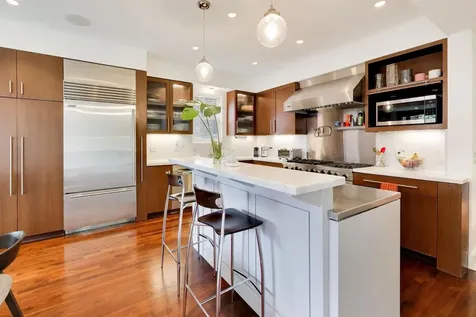 2010 West Bradley Place Chicago IL 60618