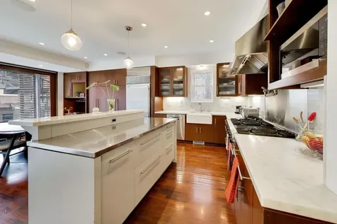 2010 West Bradley Place Chicago IL 60618
