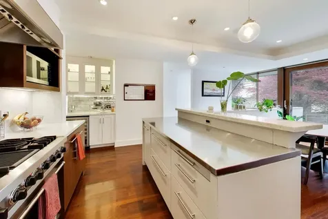 2010 West Bradley Place Chicago IL 60618
