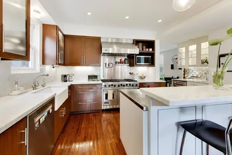 2010 West Bradley Place Chicago IL 60618