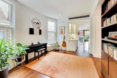 2010 West Bradley Place Chicago IL 60618