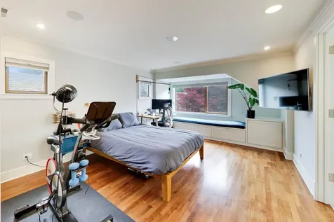 2010 West Bradley Place Chicago IL 60618