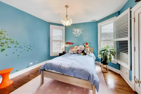 2010 West Bradley Place Chicago IL 60618