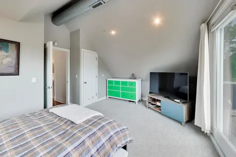 2010 West Bradley Place Chicago IL 60618
