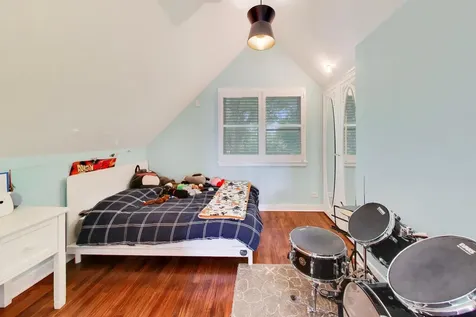 2010 West Bradley Place Chicago IL 60618