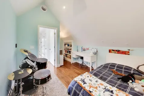 2010 West Bradley Place Chicago IL 60618