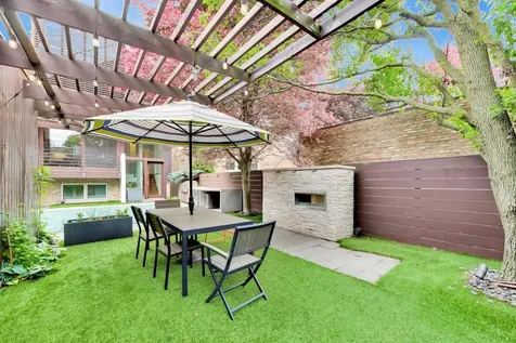 2010 West Bradley Place Chicago IL 60618