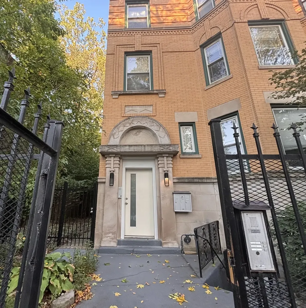 4003 South Calumet Avenue Chicago IL 60653
